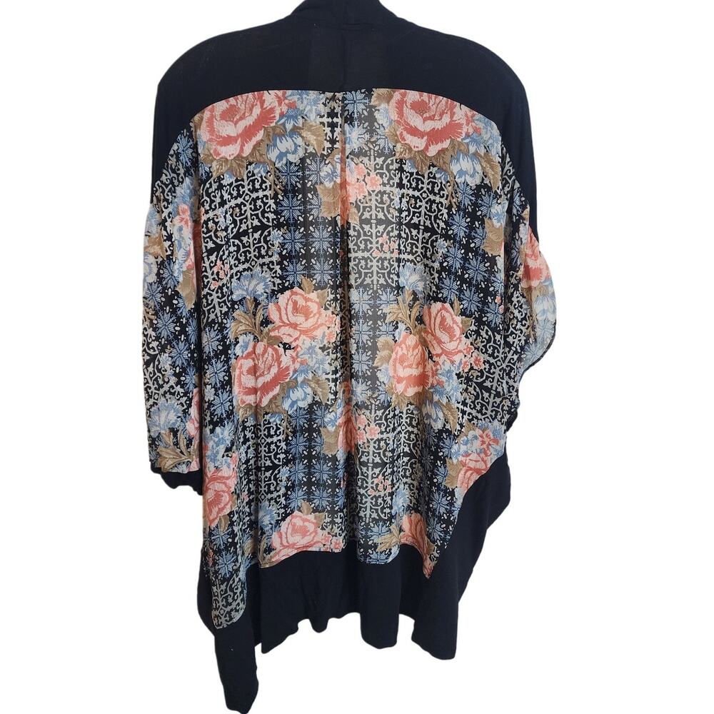 Forever 21 Black Trim Floral Kimono, Medium - Picture 3 of 5